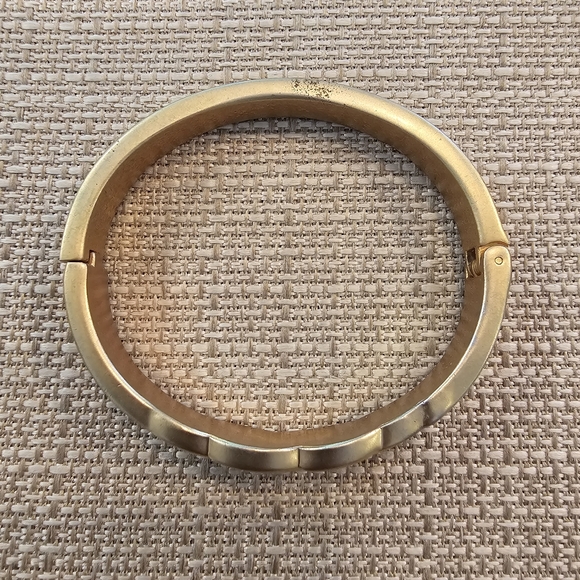 Vintage matte goldtone braided hinged bangle bracelet - Picture 5 of 8